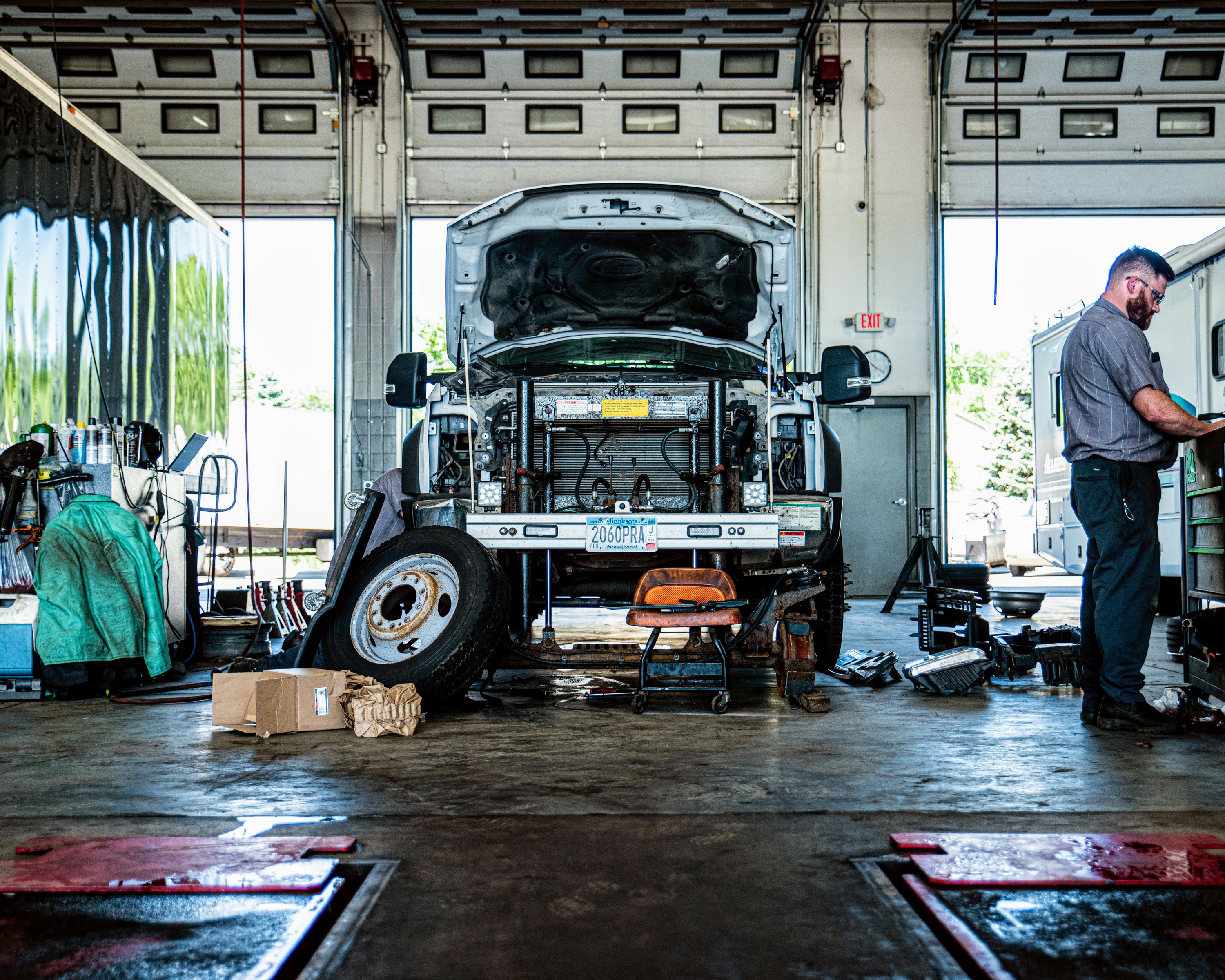 heavy duty truck repair technician